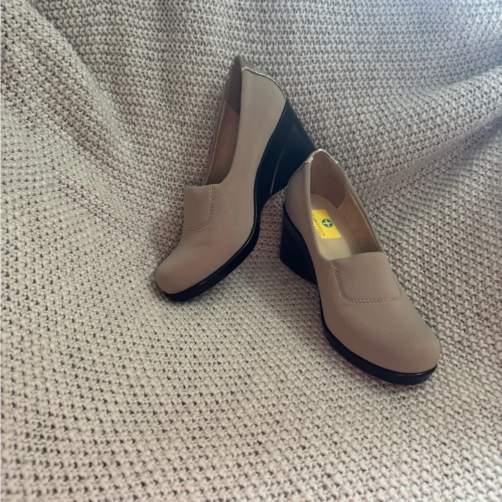 Charleston Shoe Co. Manhattan tan‎ slip-on wedge shoes, Size 6